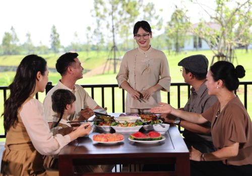 Dịch vụ ăn uống & Lưu trú