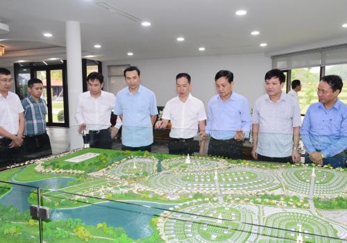 Phó Chủ tịch UBND tỉnh Nguyễn Thế Giang kiểm tra tiến độ thực hiện Dự án Công viên nghĩa trang Thiên Đường